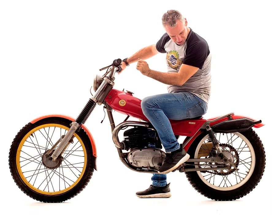 Carlãozinho em uma Montesa Cota 1974 247 cc